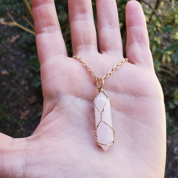 NWOT Pink Quartz Crystal Necklace - Picture 11 of 12